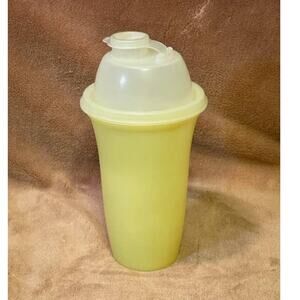 Vintage Tupperware Pale Yellow Quick Shake 16oz Blender Cup (844-10)